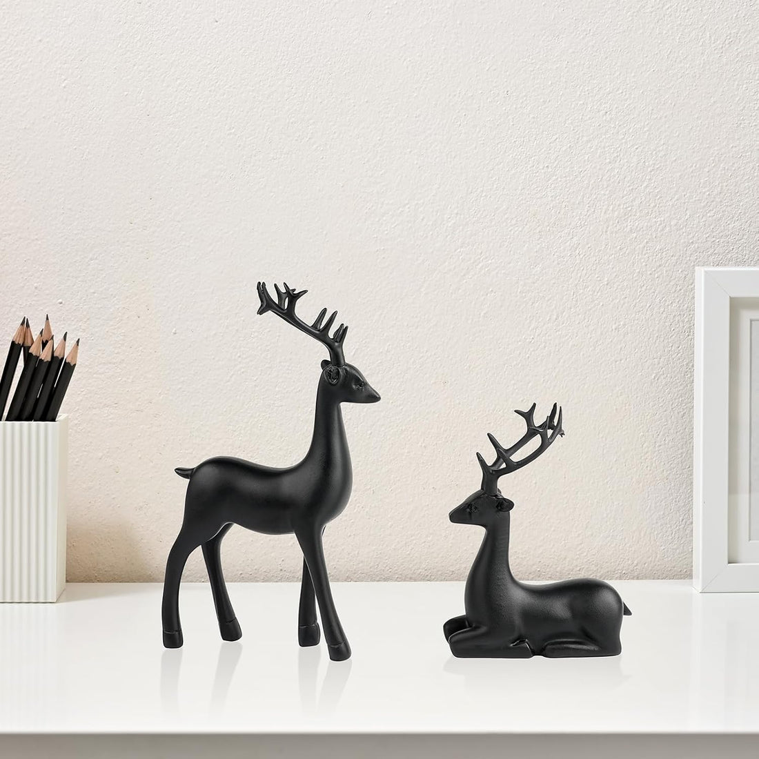 2 Pcs Christmas Reindeer Sculpture, Resin Deer Christmas Decoration, Matte Black Resin Elk Statues for Home Decor, Ideal for Living Room, Bedroom, Office, Bookshelf, and Desk Ornaments